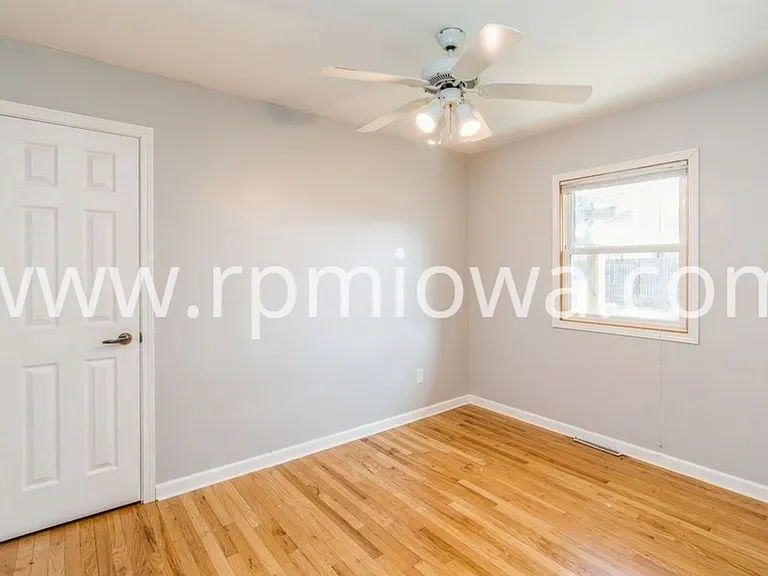 221 SW Scott St — Photo 5