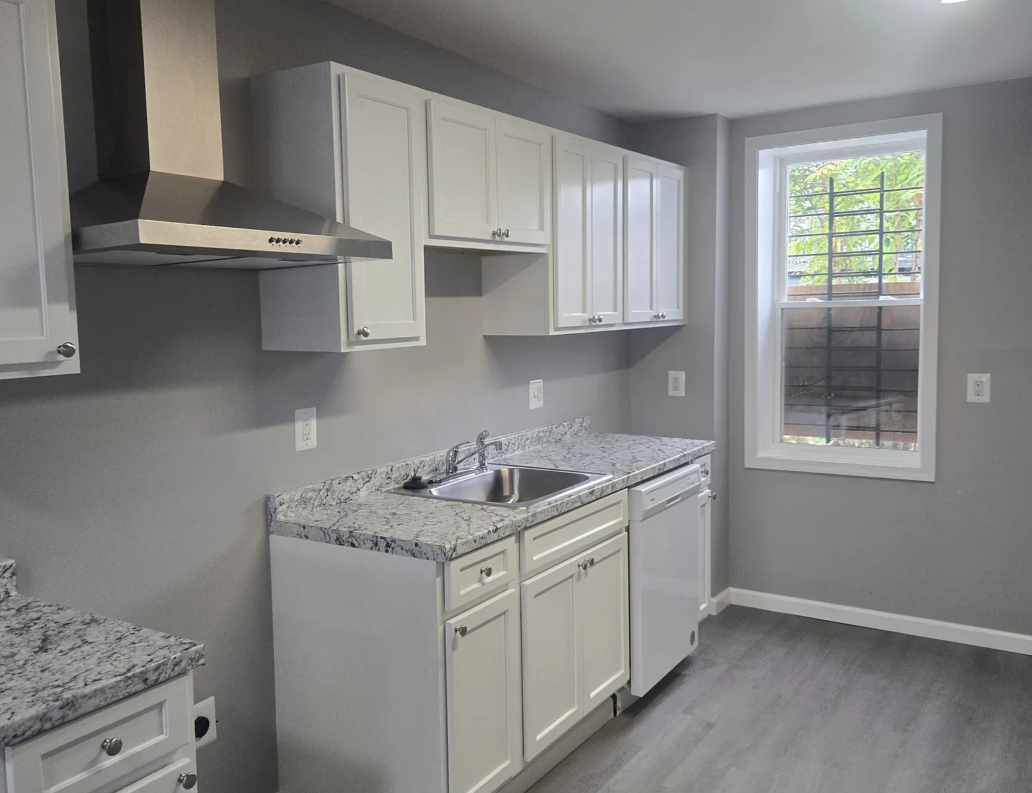 3209 Esther Pl — Photo 3
