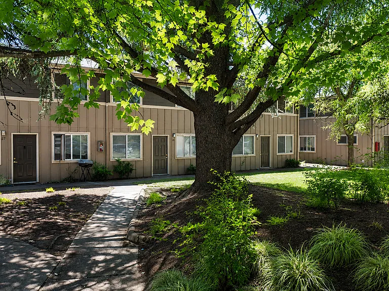 Fountain Court Apartments — Photo 18