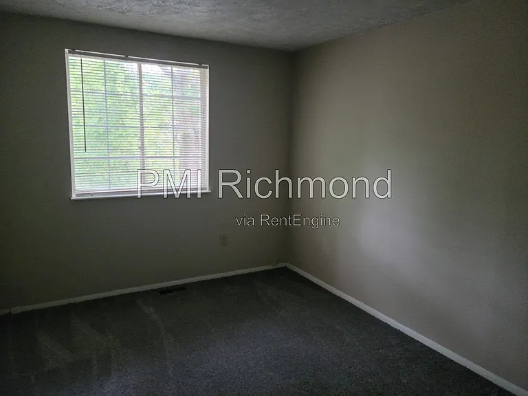 9623 Greenmeadow Cir — Photo 17