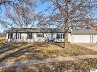 28564 Potter St, Valley, NE 68064