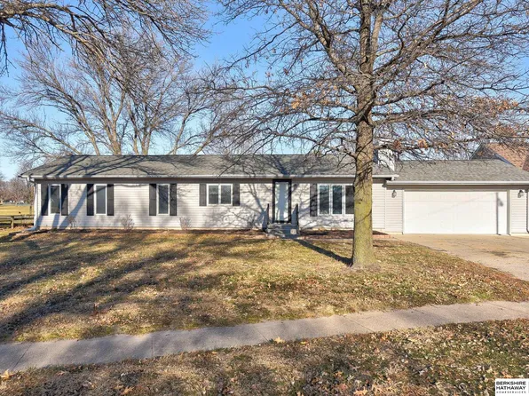 28564 Potter St, Valley, NE 68064