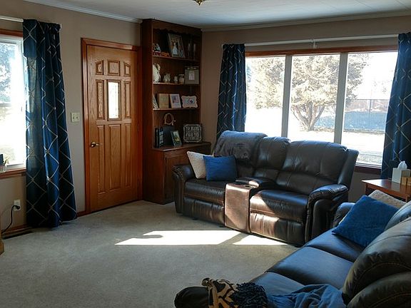 3rd image of 710 E Side Dr