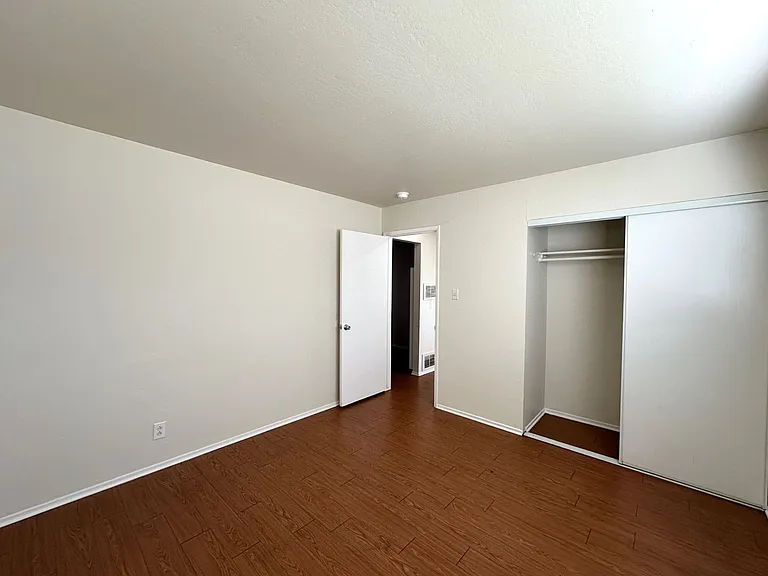 Lincoln Courtyards at 531 Glendora Avenue — Photo 11