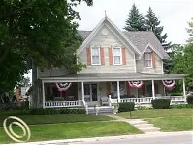 302 Vine St photo 1