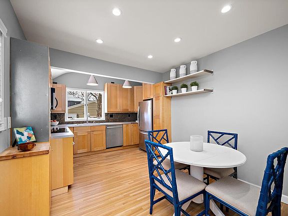 4th image of 1243 Eleanor Ave