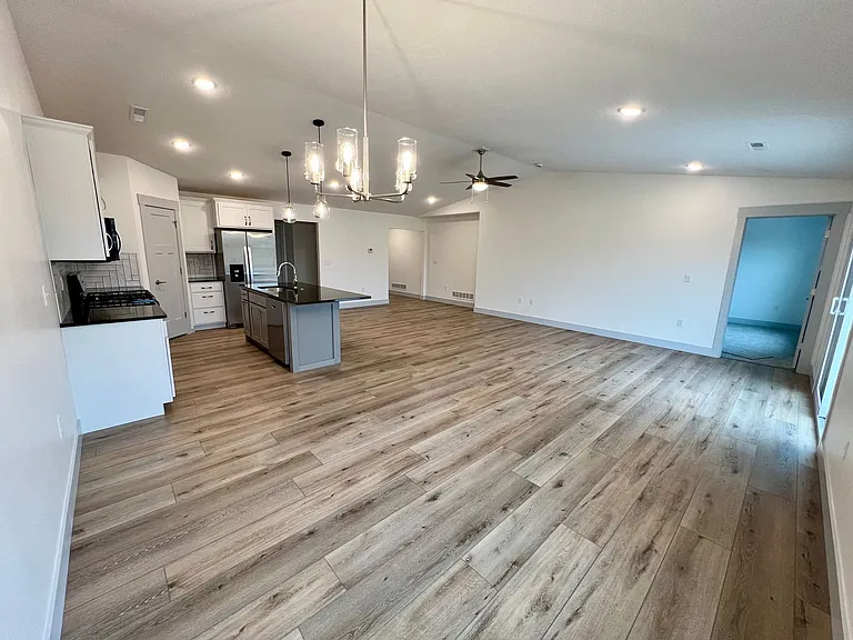 4646 Pierce Dr — Photo 6