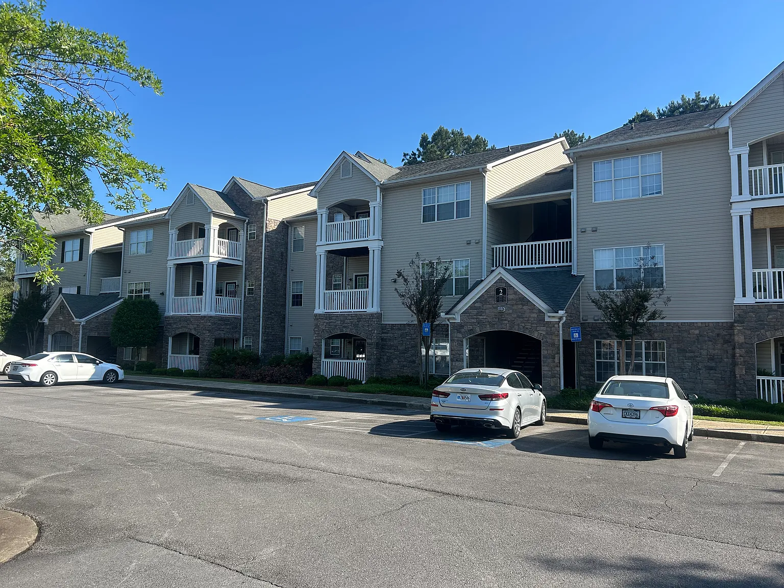 3 bed, 1250 sqft, $1,475 — Photo 1