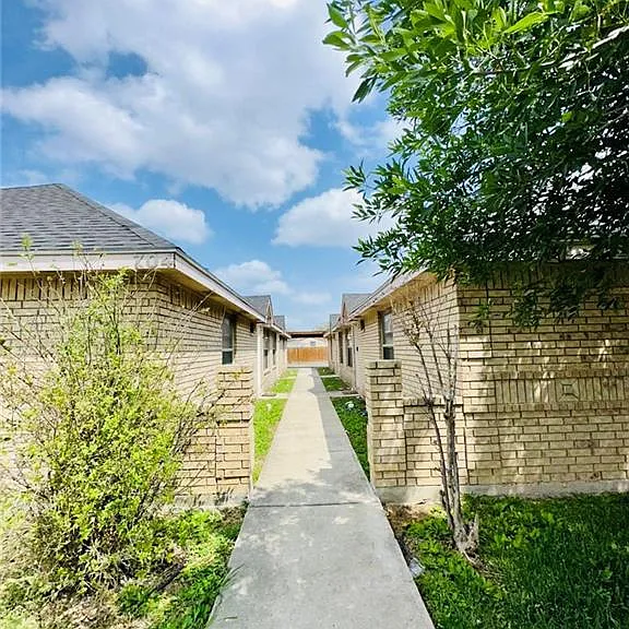 704 W Bahamas Dr #3 — Photo 2