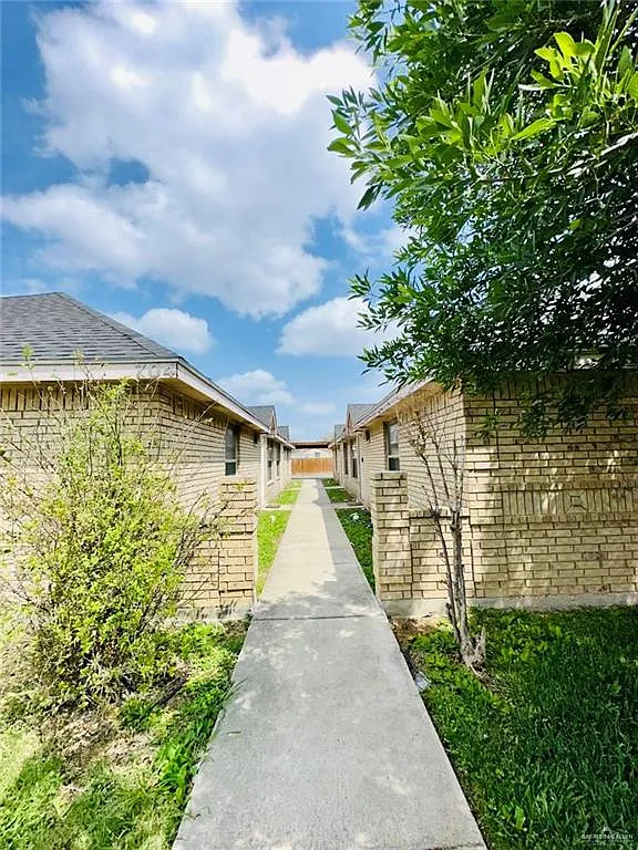 Building Photo - 704 W Bahamas Dr #3