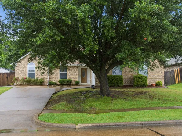 711 Oakmont Dr, Ennis, TX 75119