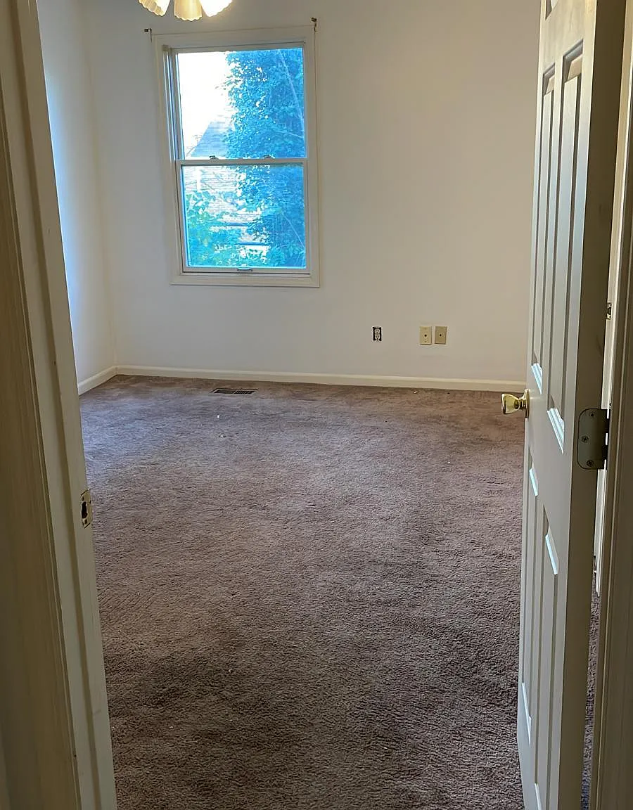 3 bed, 2212 sqft, $2,300 — Photo 3