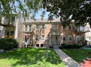 6812 Old Sauk Ct, Madison, WI 53717