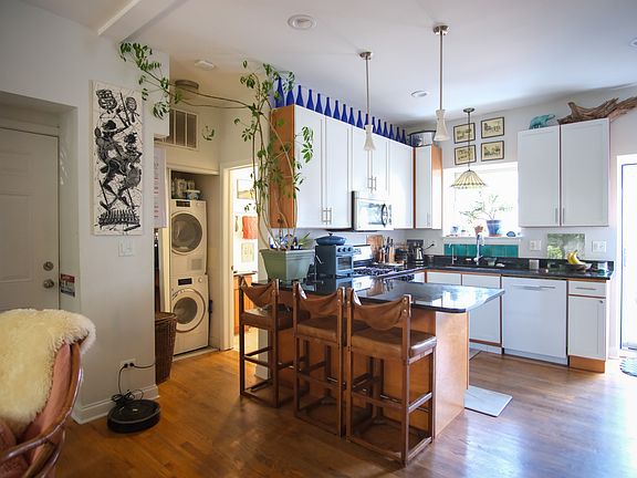 5th image of 3404 W Medill Ave #3