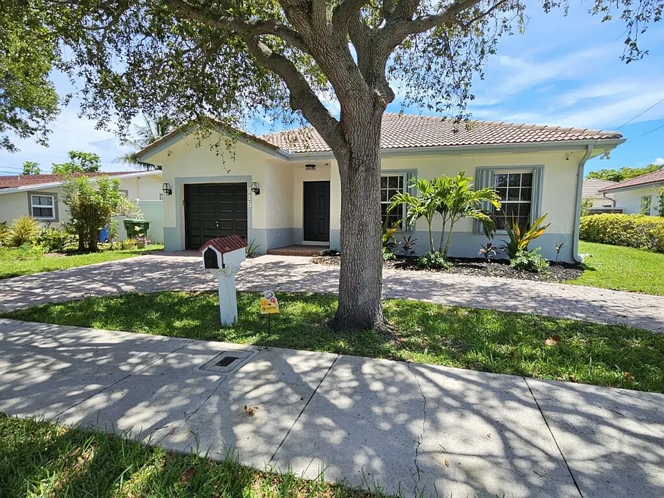 715 SW 10th St