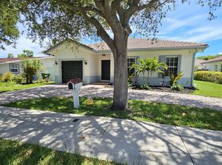 715 SW 10th St, Hallandale, FL 33009