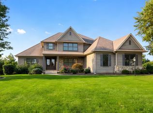 3934 Grayhawk Ct, Bettendorf, IA 52722