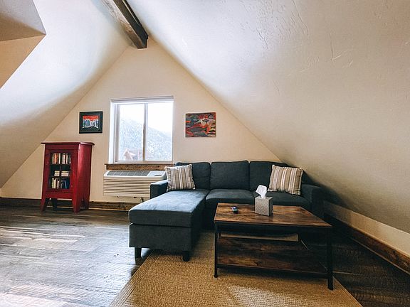 4th image of 597 Iowa Ave #2B