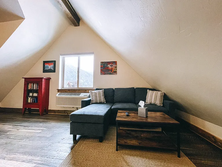 597 Iowa Ave #2B — Photo 4