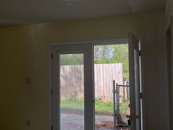 2nd image of 600 Warwick Dr