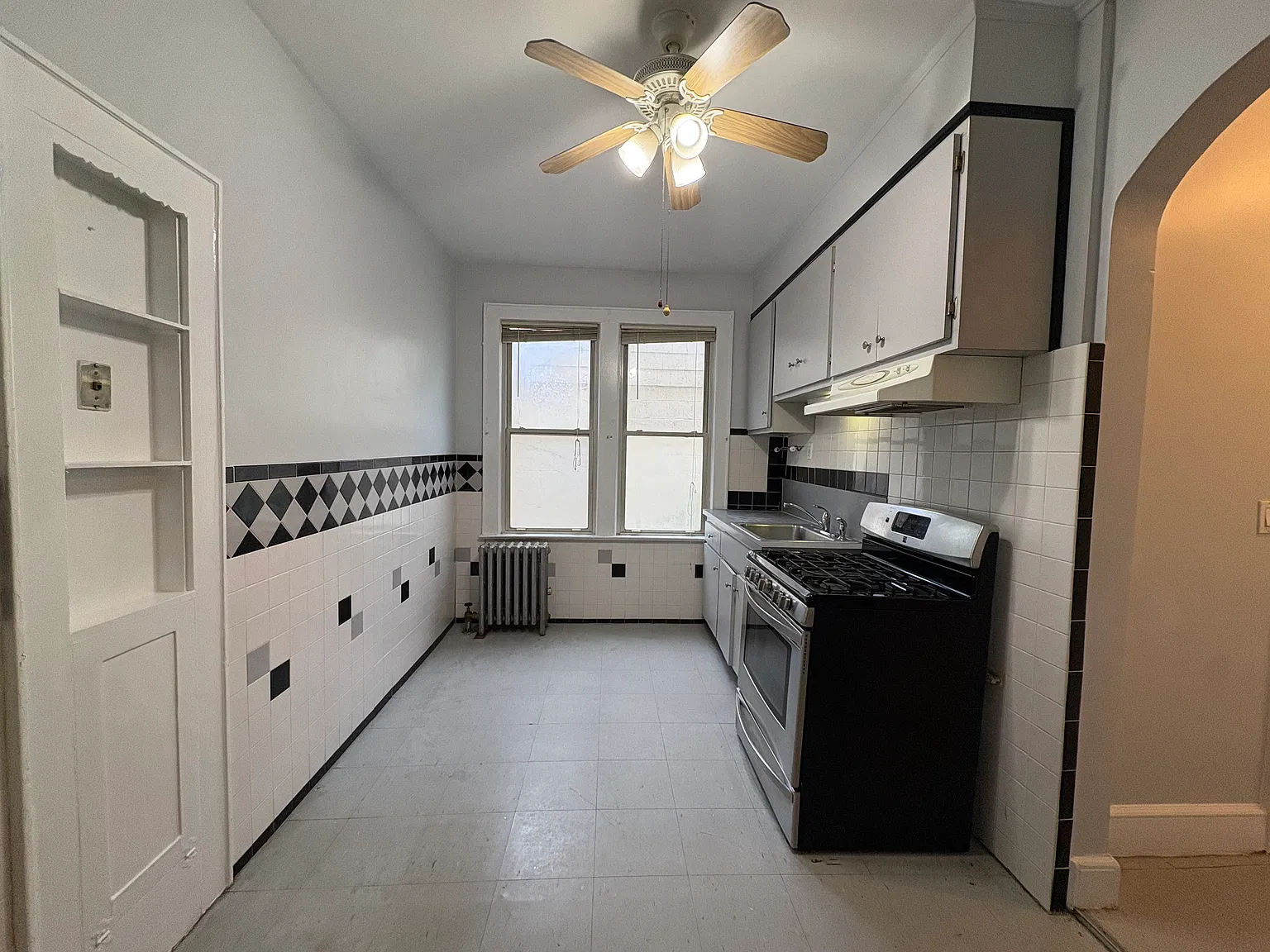 1 bed, 995 sqft, $1,750 — Photo 2