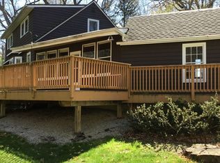 W256S5232 Oakdale Dr, Waukesha, WI 53189