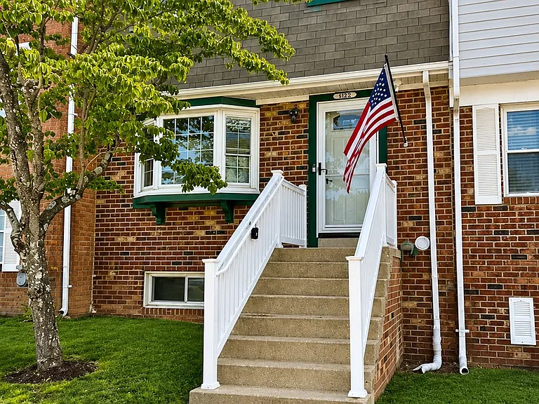 1012 James Madison Cir — Photo 1