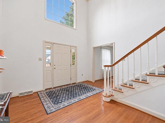 2nd image of 19220 Chippendale Cir