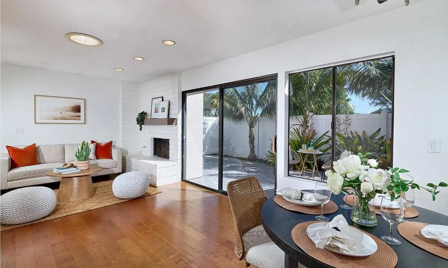 2 bed, 922 sqft, $4,100 — Photo 3