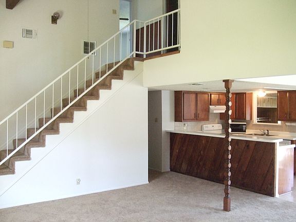 4th image of 591 Irene Dr