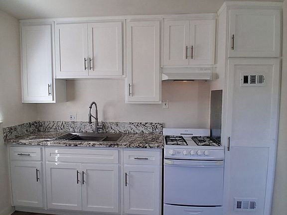 3rd image of 1008 Jefferson Ave #D
