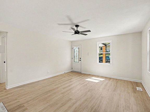 4th image of 108 Alexander St