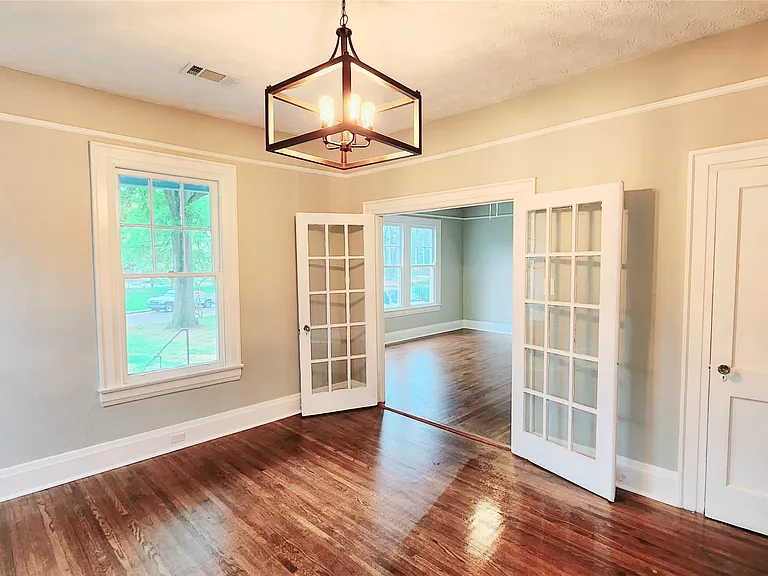 3132 Dupont St — Photo 4