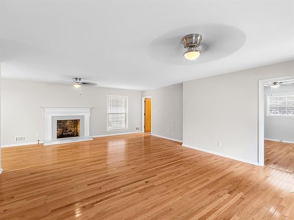 3rd image of 2908 Tanglewood Dr