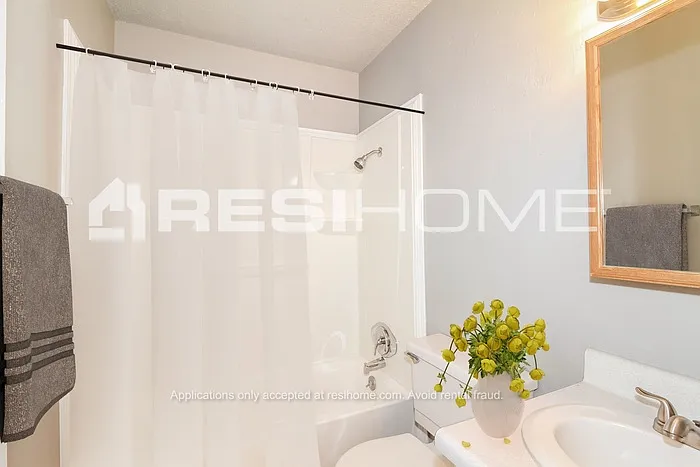 405 Lotus Ave — Photo 10