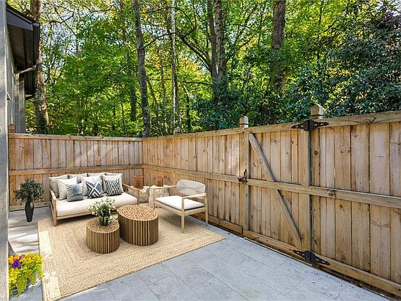 5th image of 48 Ivy Rdge NE