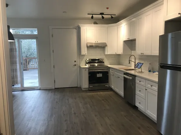 6259 NE 203rd Pl, Kenmore, WA 98028