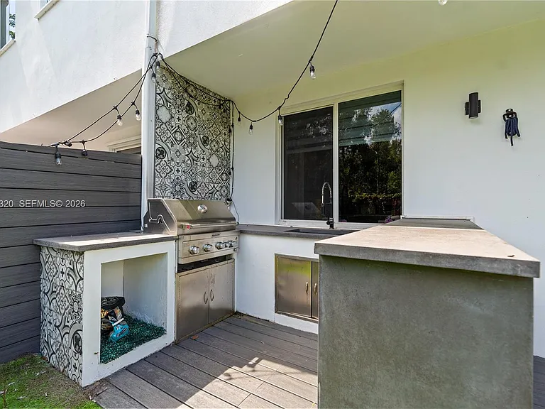 10265 NW 72nd Ter — Photo 35