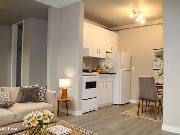 Michelle Manor, 10735 107th St NW #506324, Edmonton, AB T5H 2Y9