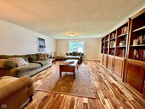 4th image of 652 S Vine St