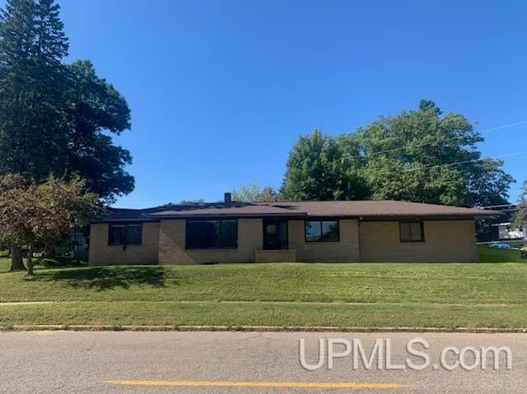 801 Marquette Blvd, Kingsford, MI 49802