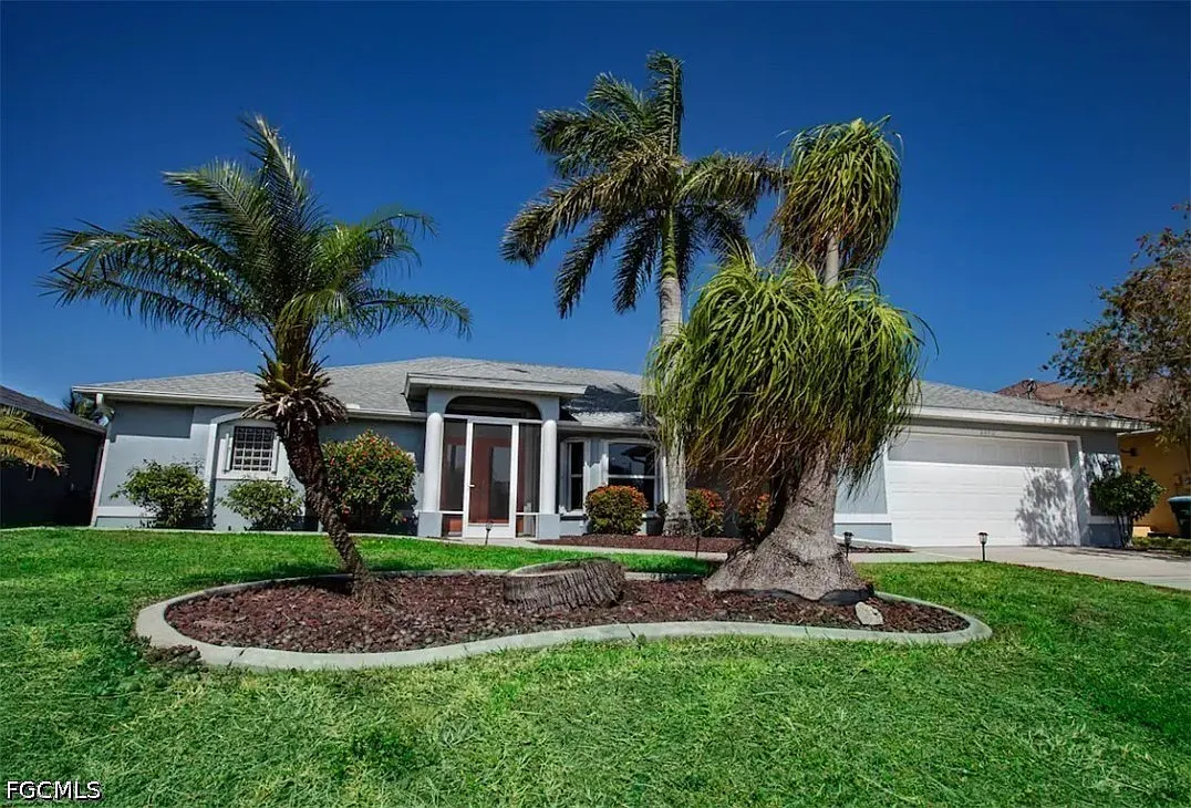 3 bed, 2.0 bath, 1924 sqft, $5,200 — Photo 1