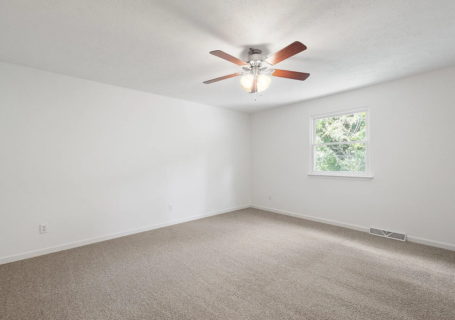 Available October 1st!! 2-Bedroom Townhome In North Versailles! — Photo 1
