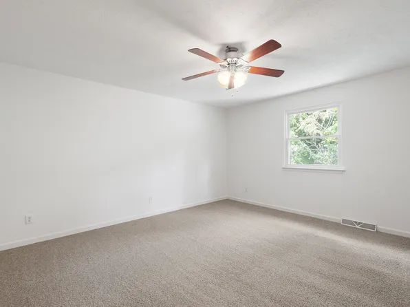 325 Clavale Dr, North Versailles, PA 15137