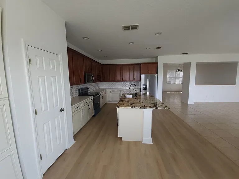 912 N Jacks Lake Rd — Photo 11