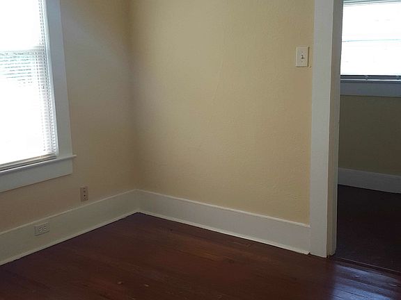 5th image of 323 Oglewood Ave