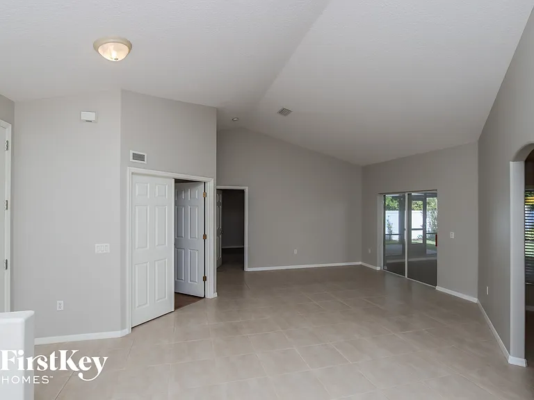 1347 Armory Dr NE — Photo 4