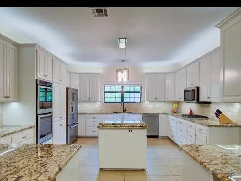 4901 Old Oak Dr — Photo 15