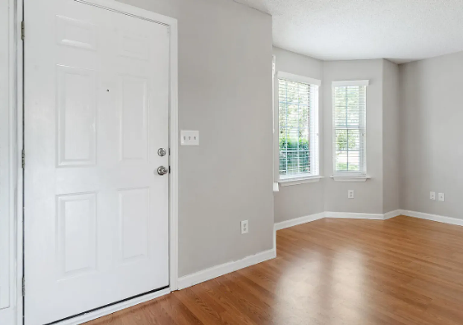 1st Floor Master Bedroom — Photo 2