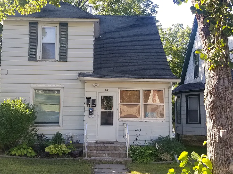 616 S 4th St
